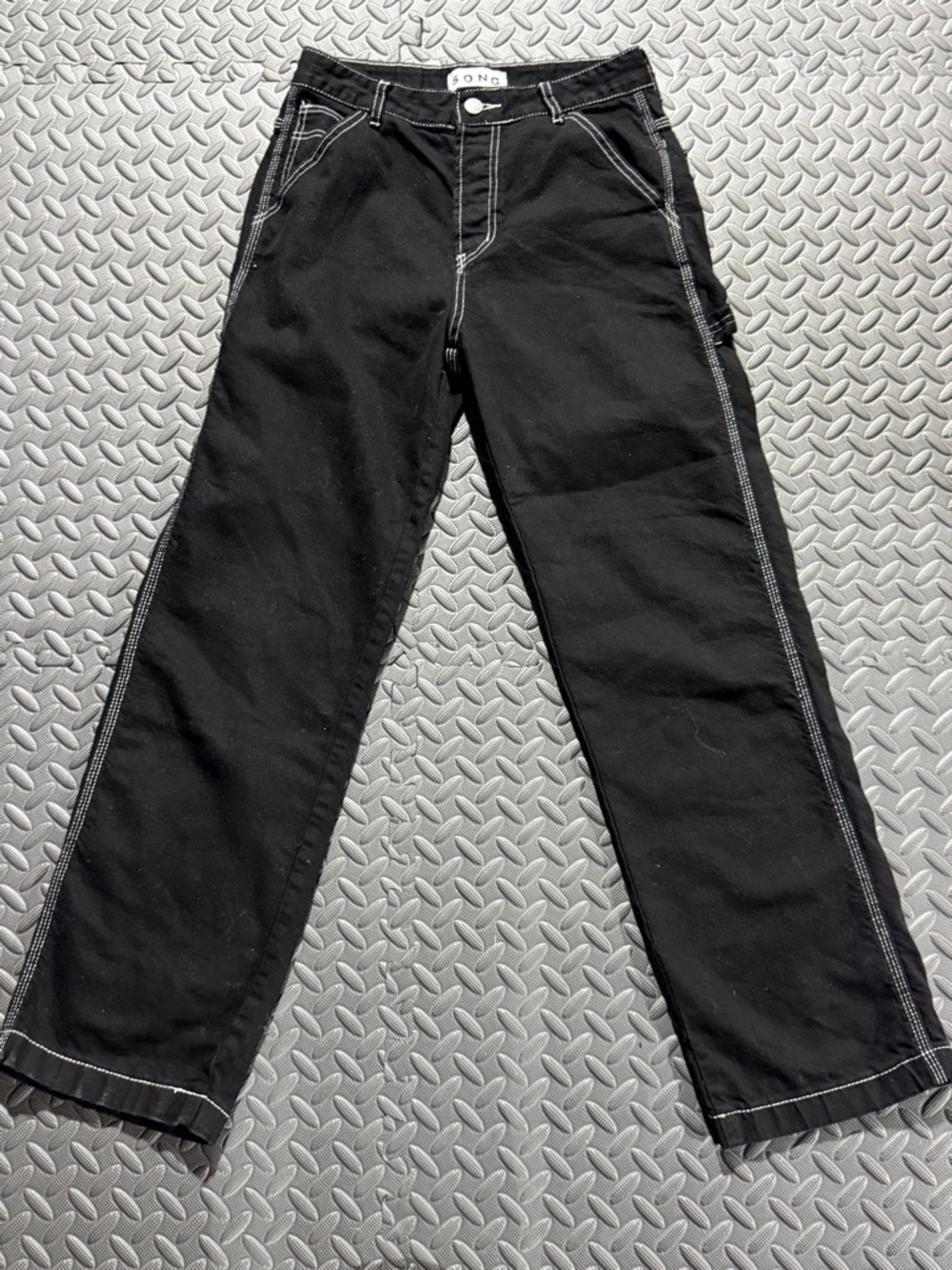 Black Men's Straight-Leg Jeans with Contrast Stitching